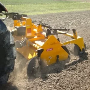 Collari akmenų freza lysvių formuotojas ACPTRISB dirba lauke ir formuoja dirvą