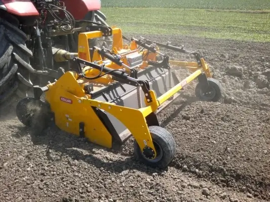 Collari akmenų freza lysvių formuotojas ACPTRISB šoninis vaizdas darbo metu