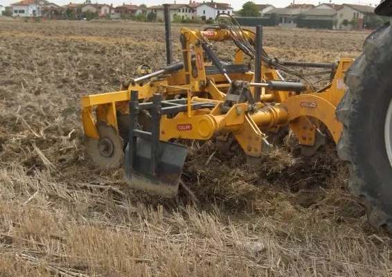 Collari diskinis skutiklis EDC su traktoriumi dirvos purenimui