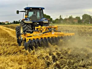 Collari diskinis skutiklis EDC su dantytais diskais dirvos paruošimui Lietuvoje